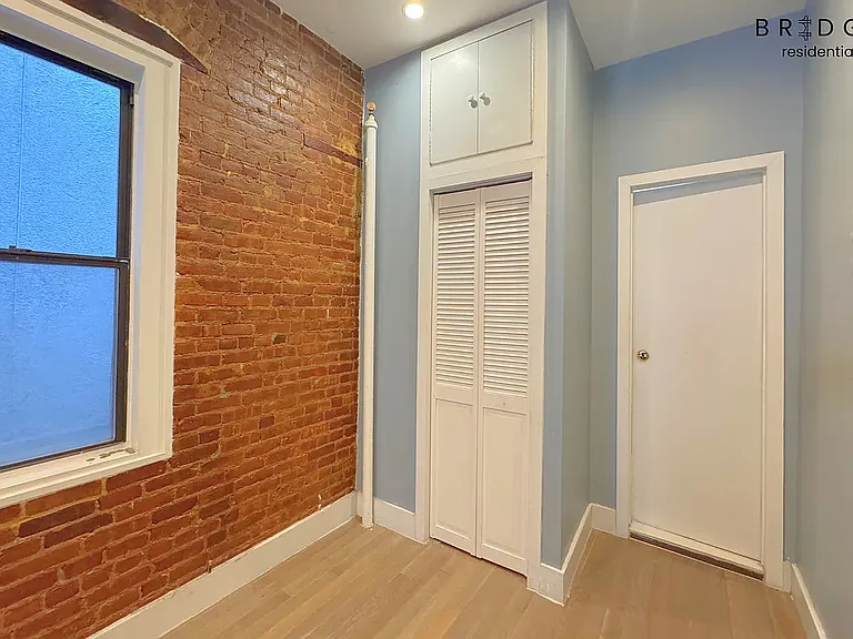 503 W 47th St #5FW — Photo 7