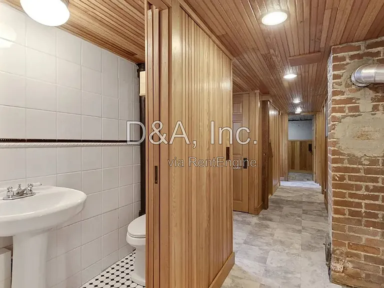 744 SW 14th St — Photo 16