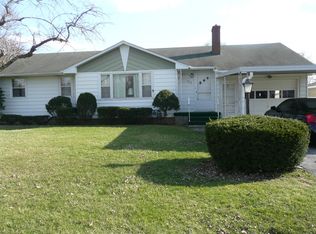 516 Meadow Ln, Beecher, IL 60401