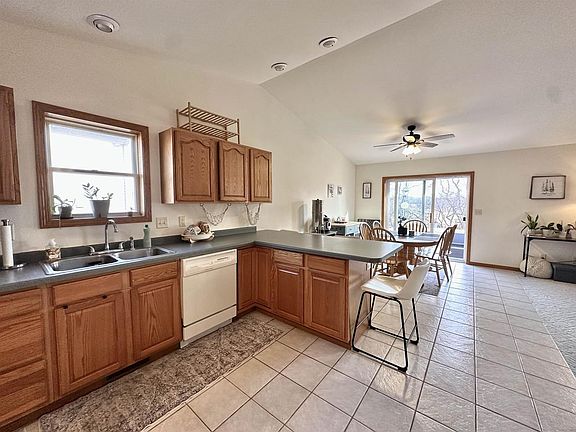 5th image of 109 Jennifer Lane