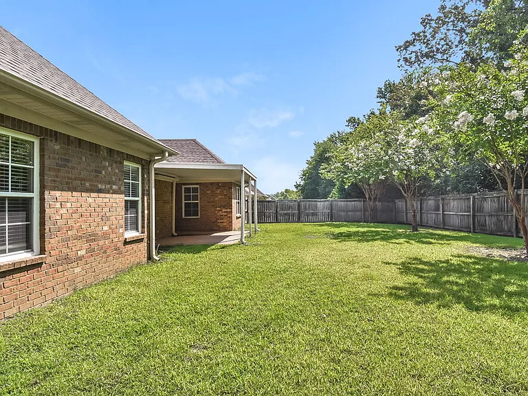 2639 Cherry Tree Dr — Photo 16