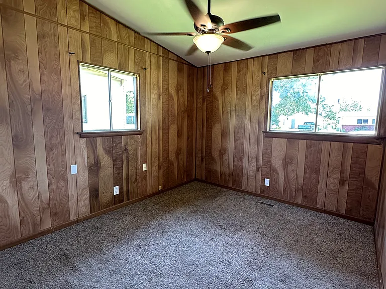 2612 Williams Ave — Photo 13