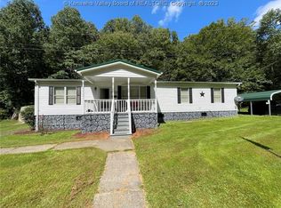 27 Triplett Rd, Branchland, WV 25506
