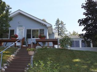 9890 Galatian Dr, Whitmore Lake, MI 48189