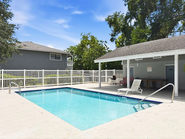 1910 W Sligh Ave #E102 — Photo 26