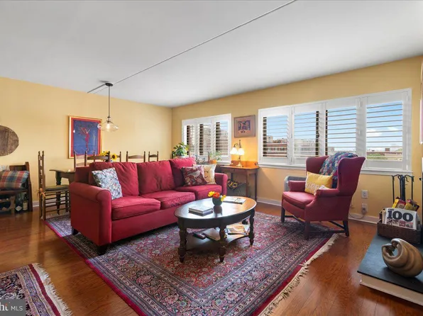 200 Lombard St #803, Philadelphia, PA 19147