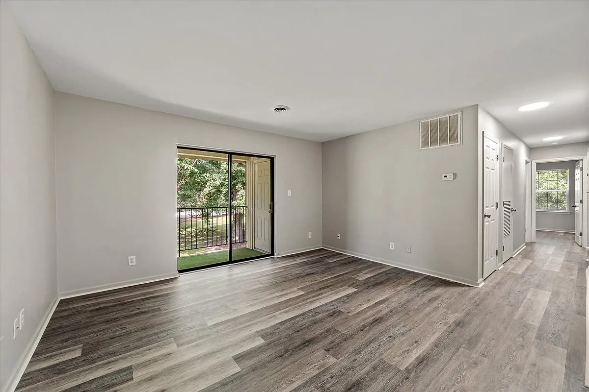 2 bed, 1015 sqft, $1,375 — Photo 1