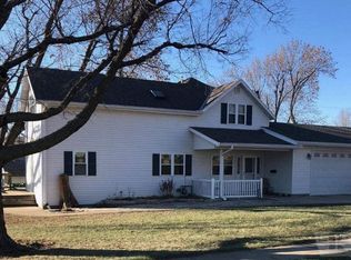 438 S Walnut St, Carroll, IA 51401