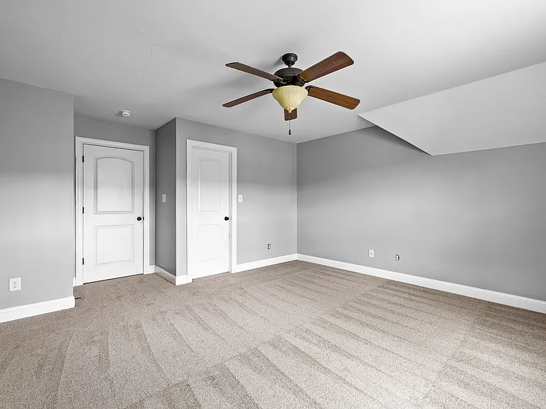 175 Colonial Ct — Photo 20