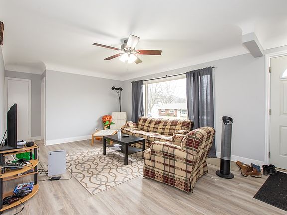 4th image of 129 Jacobson Ave #1