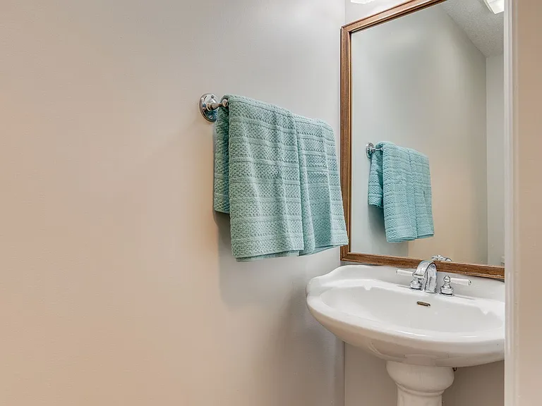 Emerald Dr — Photo 31