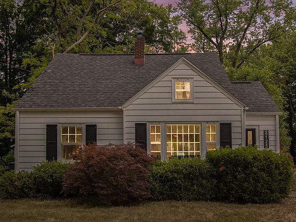 2nd image of 2125 Royce Ave