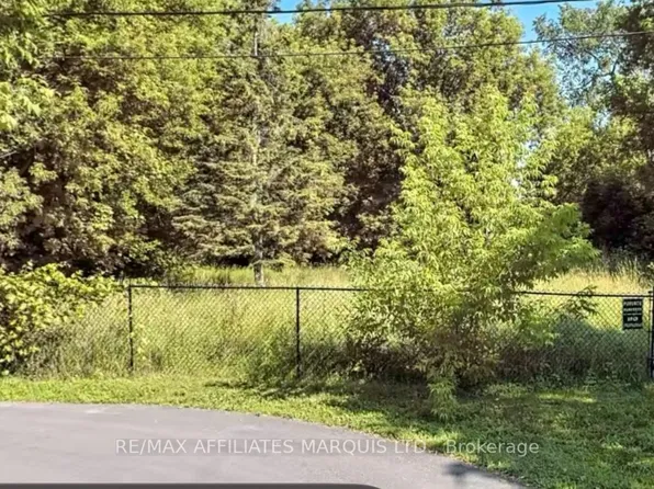 213 1st St W, Cornwall, ON K6J 1C4