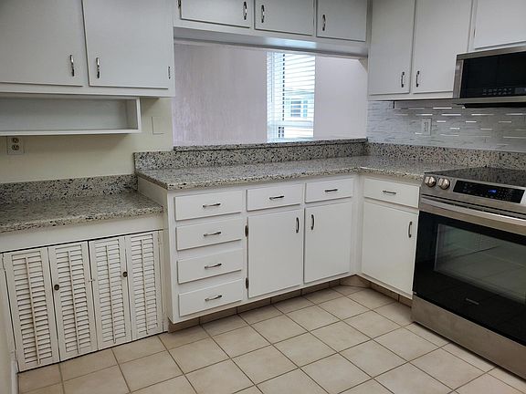 Updated Kitchen and Appliances