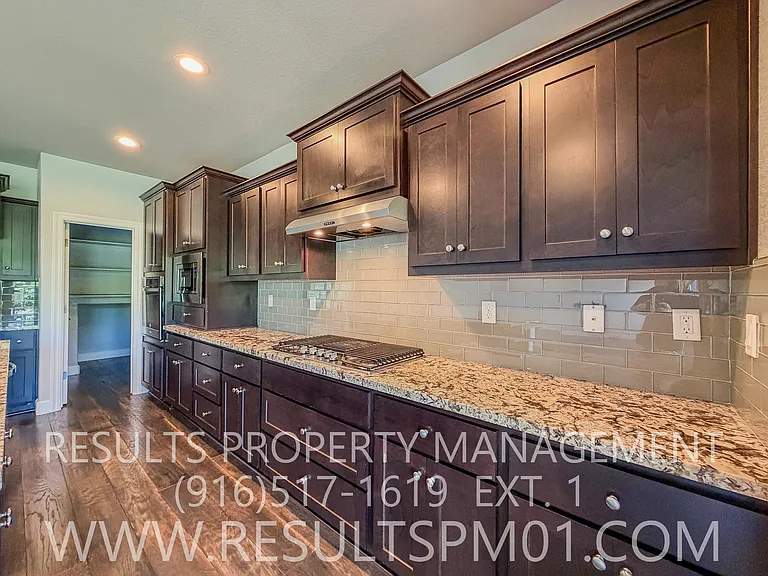 5043 Verona Dr — Photo 10