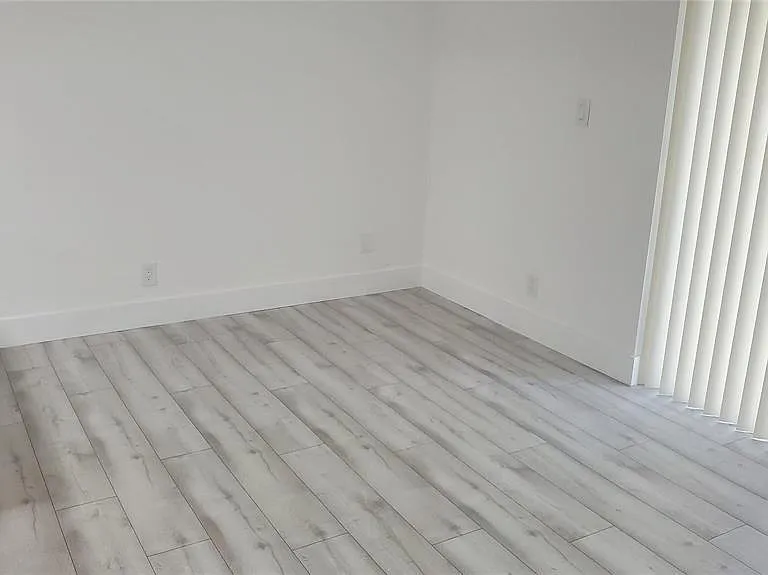 721 SE 1st Way #C13 — Photo 11