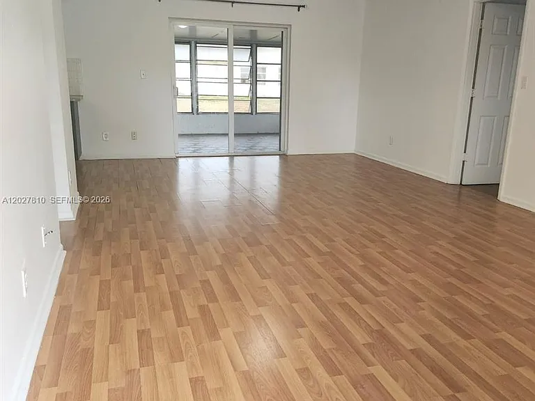 112 Kerr Cir — Photo 2