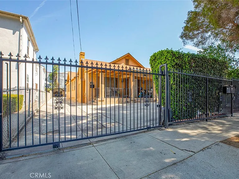 4927 Lexington Ave — Photo 1