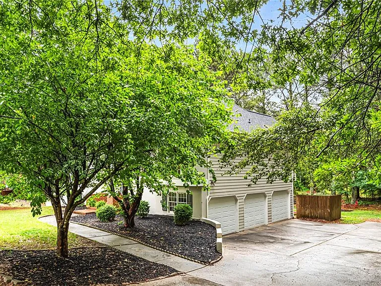 105 Leyland Ct — Photo 25