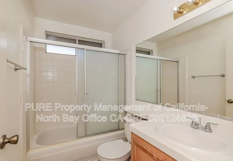 8 Voss Park Cir — Photo 24