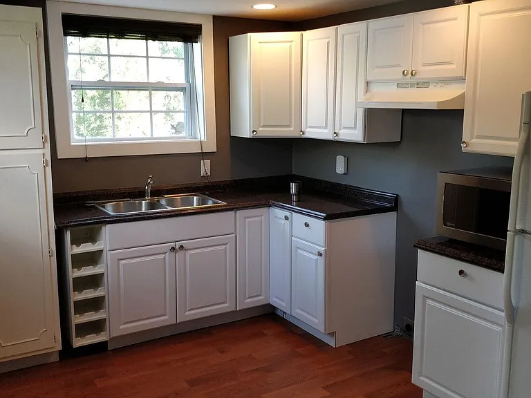 308 Dupont St — Photo 9