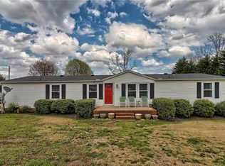 206 Mountain Estates Rd, Pickens, SC 29671