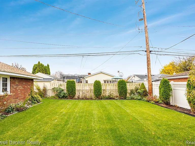 20571 Brooklawn Dr — Photo 5