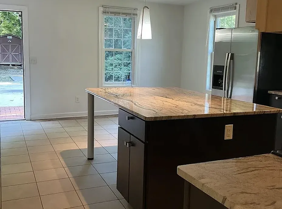 3 bed, 2.5 bath, 2679 sqft, $3,600 — Photo 3