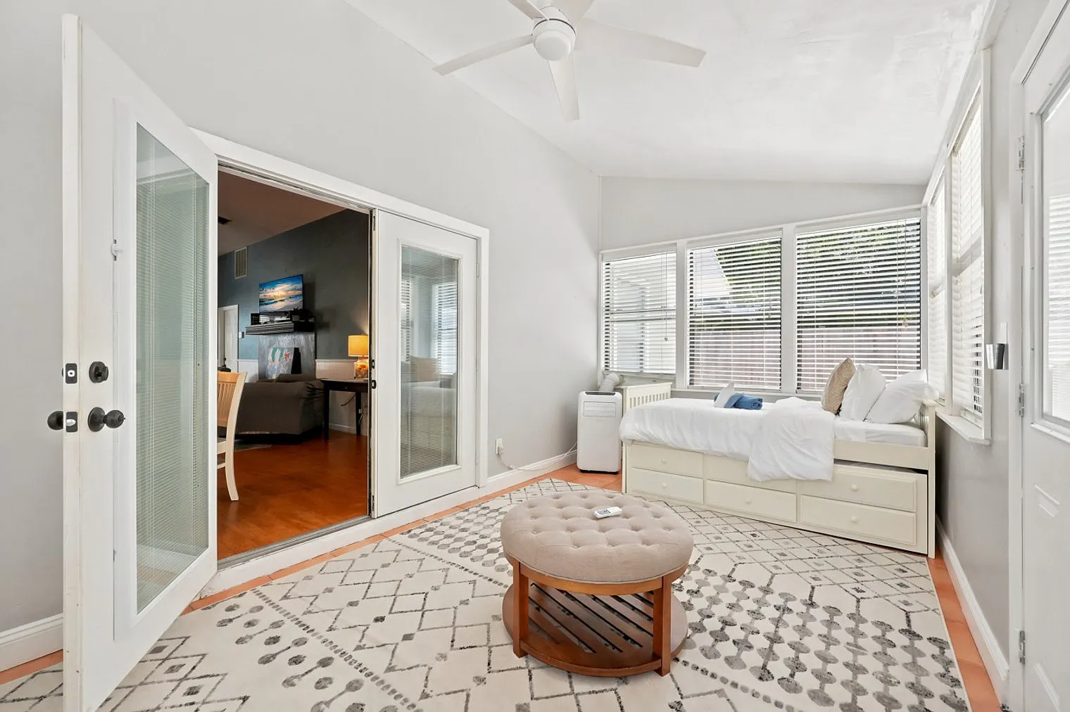 3 bed, 2.0 bath, 1291 sqft, $3,317 — Photo 4