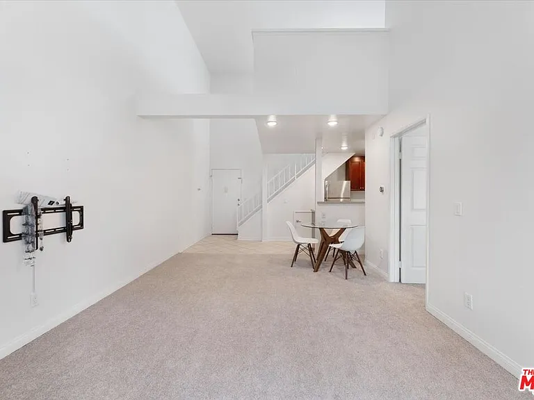 5530 Owensmouth Ave #316 — Photo 5
