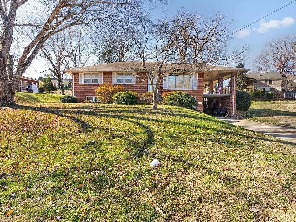 1st image of 139 Oakwood Cir
