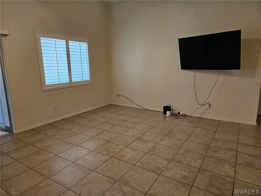 3 bed, 2.0 bath, 1448 sqft, $2,100 — Photo 4