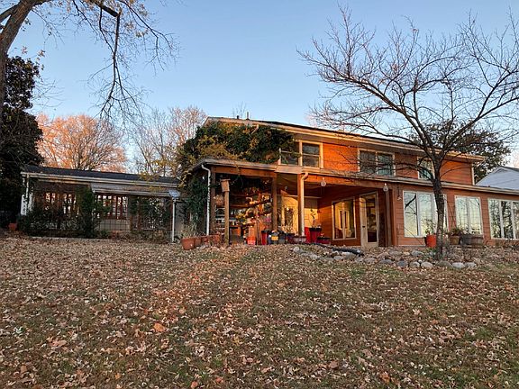2nd image of 2239 Woodcrest Dr