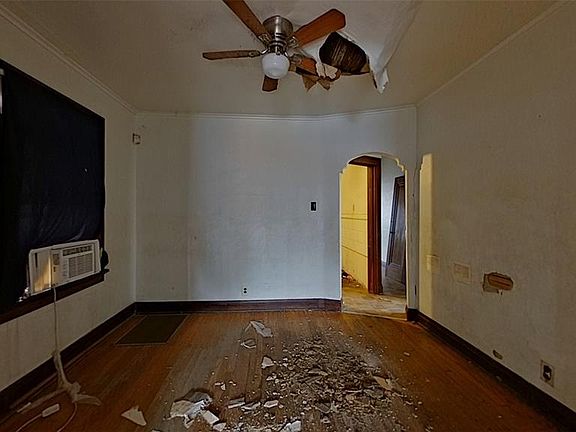 3rd image of 5053 Claxton Ave