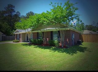 207 Gayle Ln, Satsuma, AL 36572