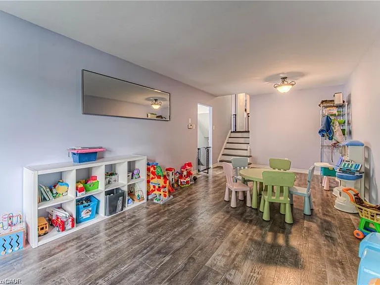 483 Kingscourt Dr #A — Photo 6