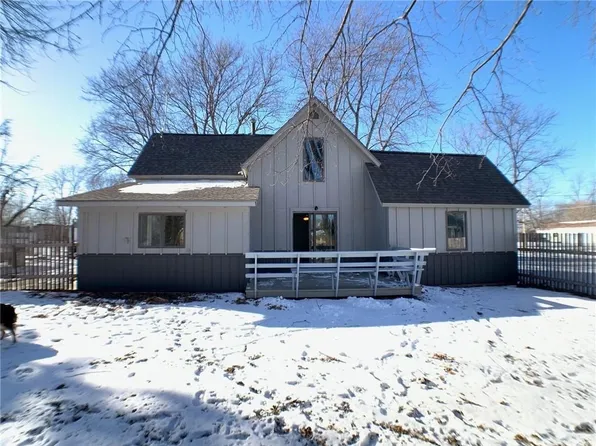 330 NW Lynn Ave, Earlham, IA 50072