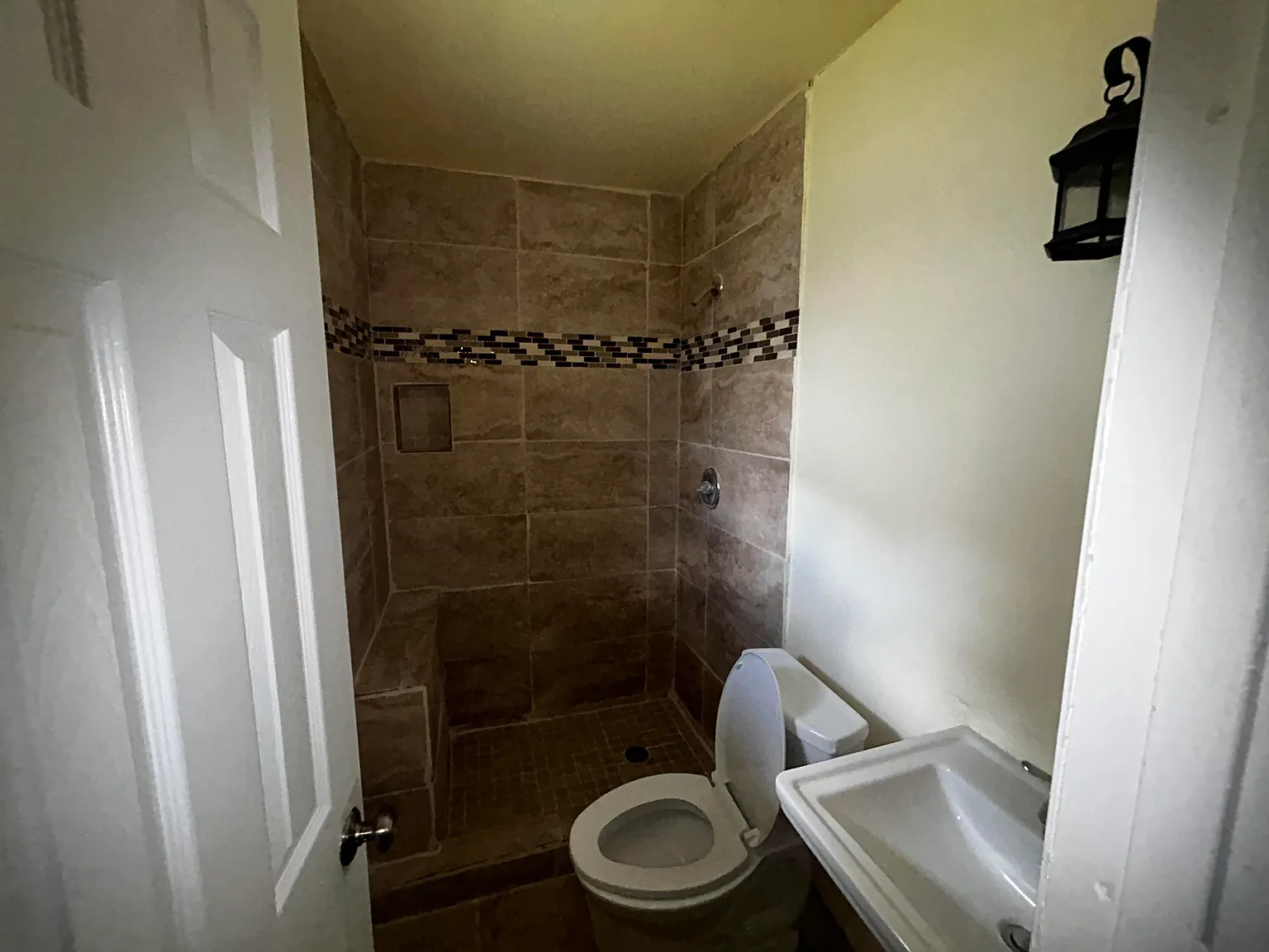 4 bed, 2.0 bath, 1200 sqft, $2,950 — Photo 4