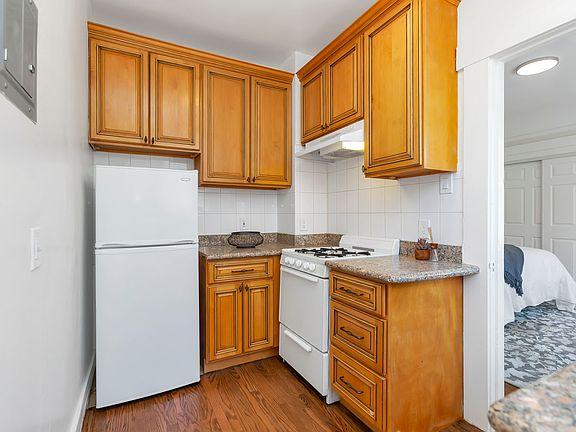 3rd image of 1163 Pine St APT 11