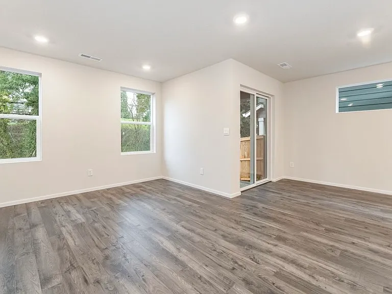 1410 NE 123rd Ave — Photo 8