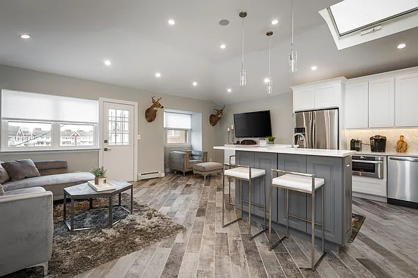 Sold by Century 21 Amiable Realty Group II Inc | media 8