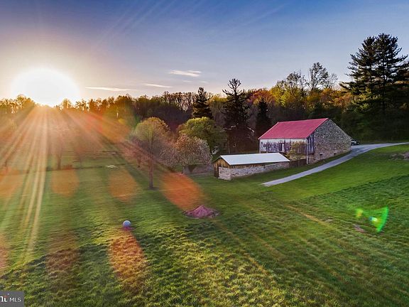 2nd image of 1449 Corbett Rd