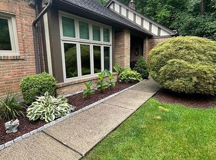 9 Timberlane Ct, Dearborn, MI 48126