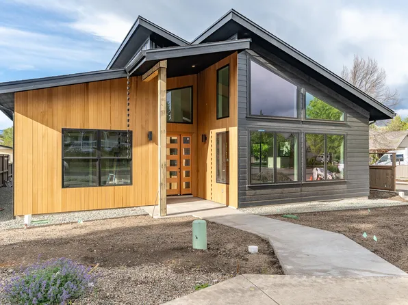 391 Clinton St #5200, Ashland, OR 97520