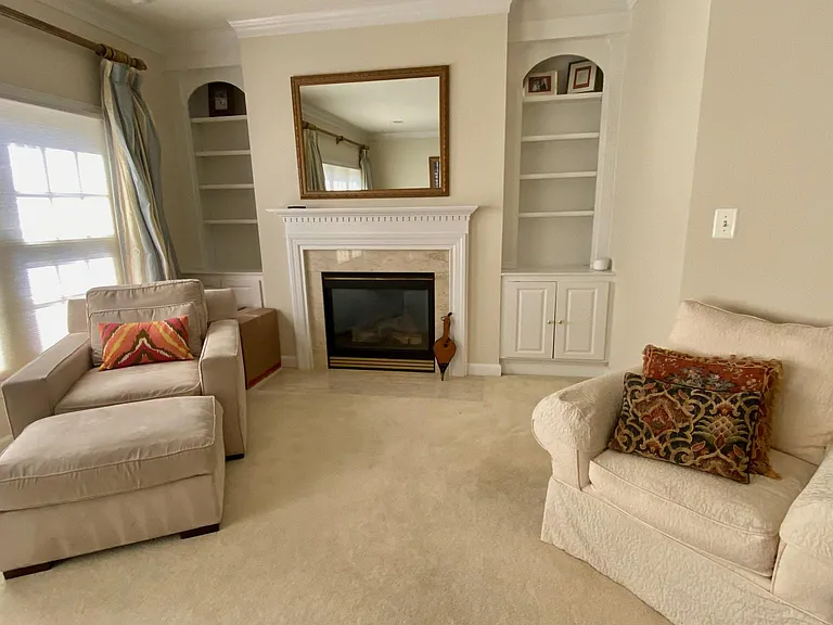 Primary bedroom sitting area
