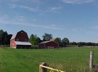 8563 Norris Ln, Capron, IL 61012