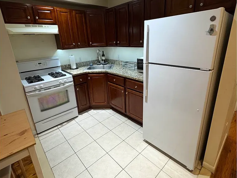 25-22 Hoyt Ave S #1F — Photo 3