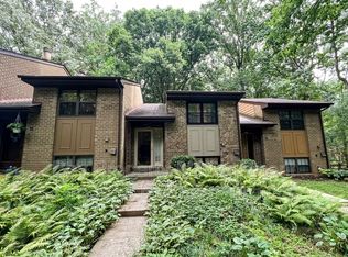 2043 Headlands Cir, Reston, VA 20191