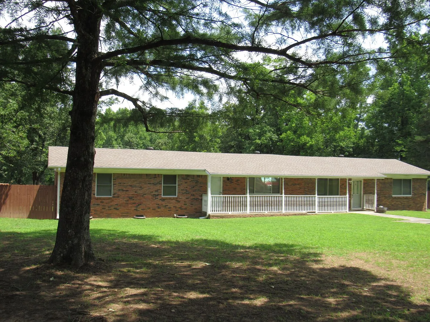 3 bed, 2.0 bath, 1992 sqft, $1,695 — Photo 3