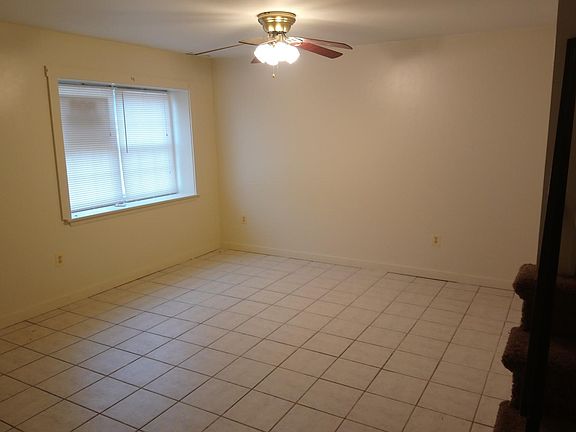 Living room (2/2)